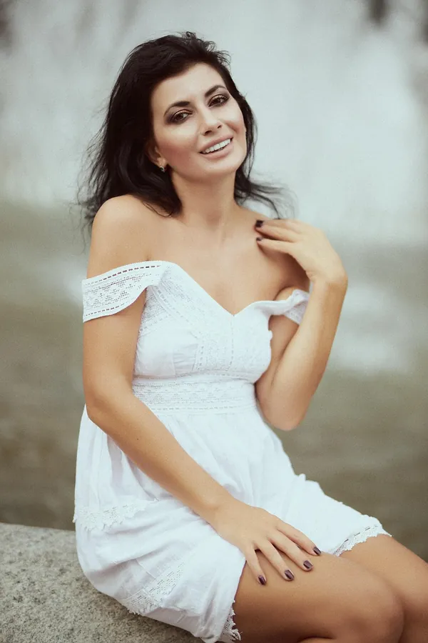 Beyaz Asimetrik Mini Elbise