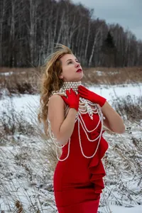 Kırmızı Straplez Fırfırlı Elbise