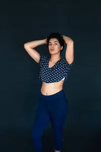 Lacivert Puantiyeli Crop Bluz