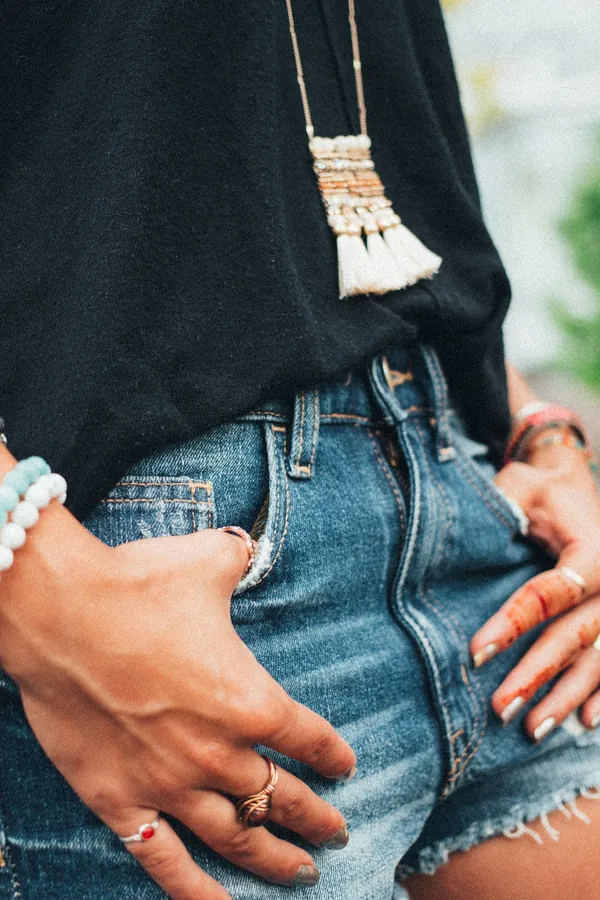 Yırtık Denim Şort