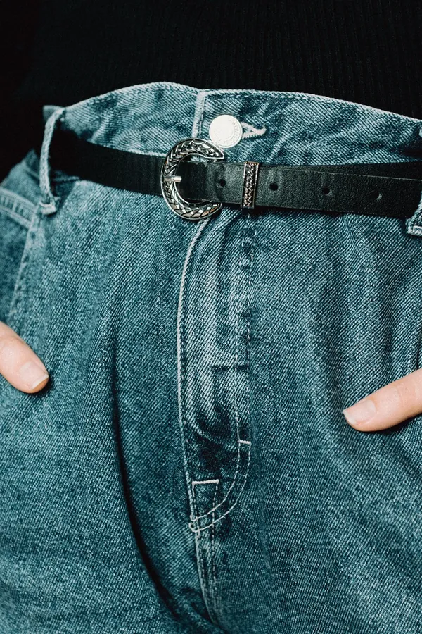 Yüksek Bel Kemerli Jean